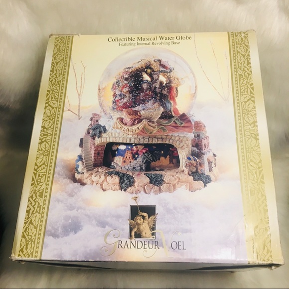 Collectible Musical Water Globe - Picture 11 of 11